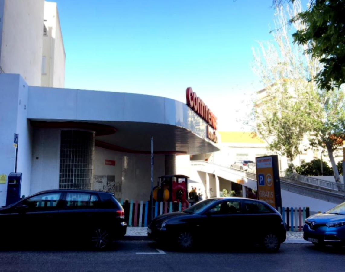 Gaze Out At The City In A Retro-Chic Getaway Lissabon Exterior foto