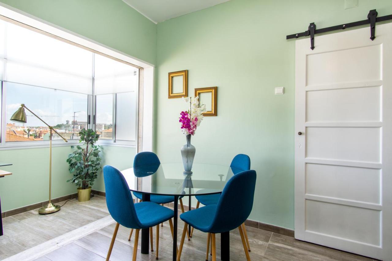 Gaze Out At The City In A Retro-Chic Getaway Lissabon Exterior foto