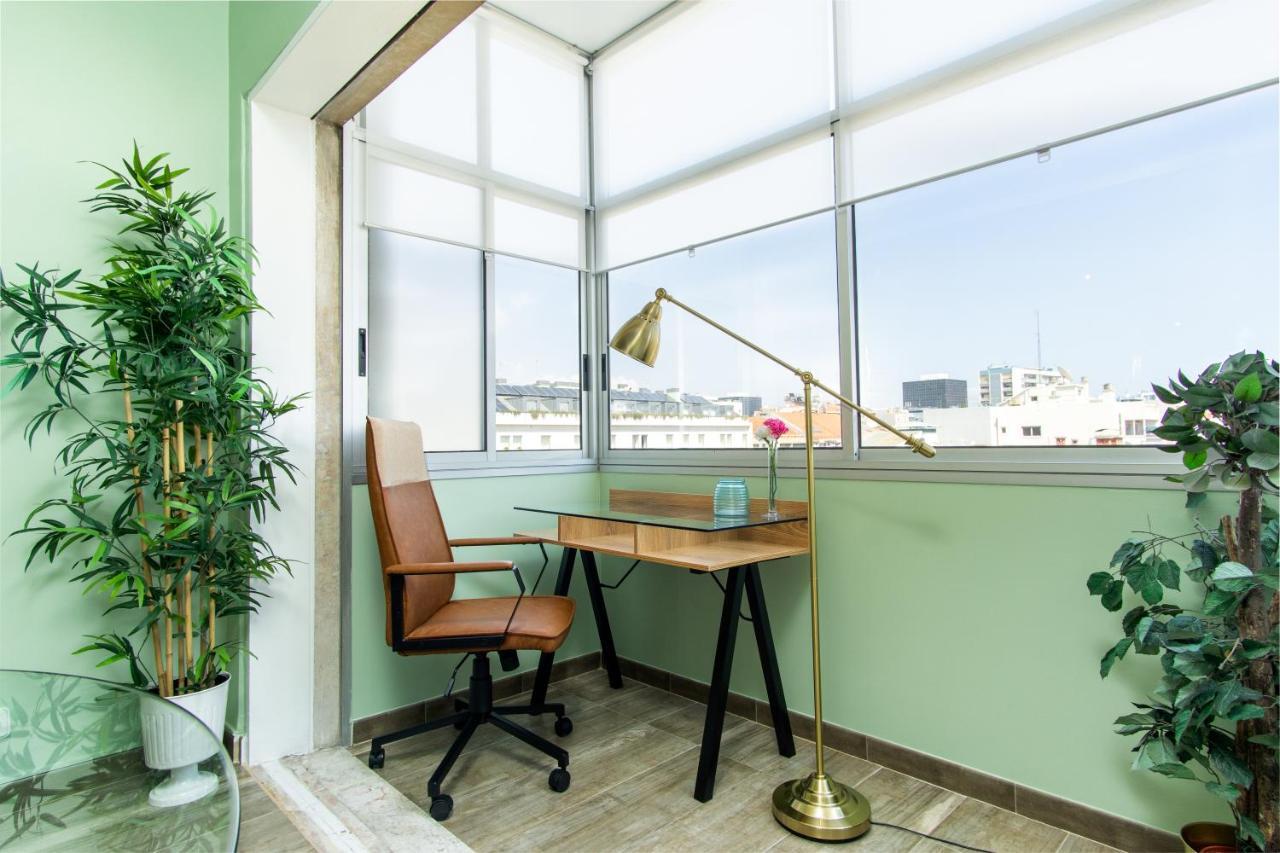 Gaze Out At The City In A Retro-Chic Getaway Lissabon Exterior foto